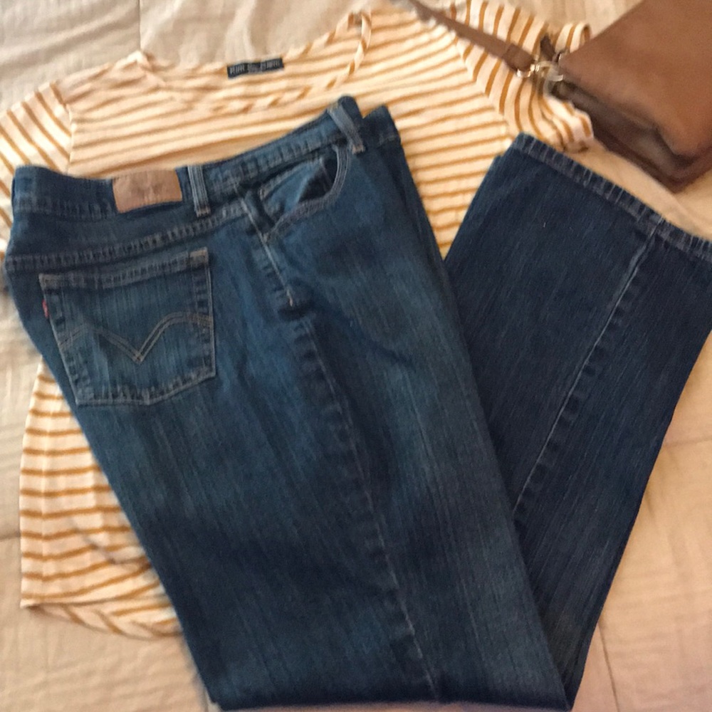 LEVI Jeans 👖 boot cut 550